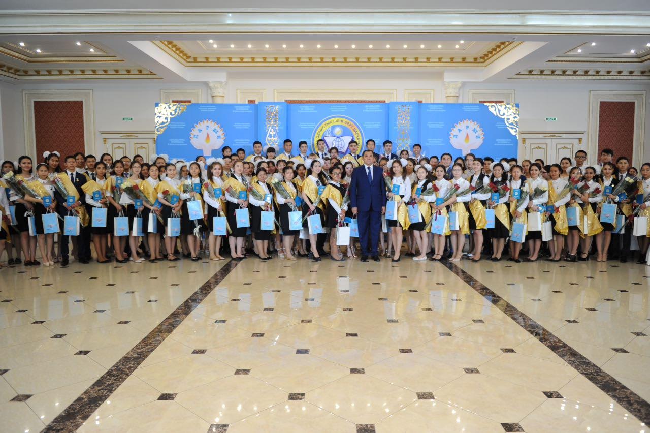 اتىراۋدا 97 تۇلەك "التىن بەلگى" يەگەرى اتاندى