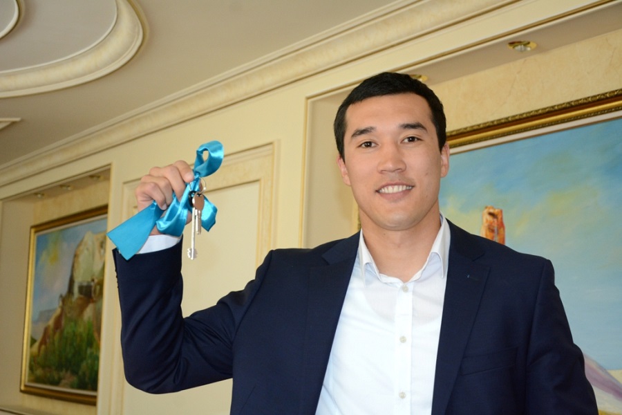 اقتاۋدا وليمپيادا چەمپيونى ءا.نيازىمبەتوۆكە پاتەر بەرىلدى