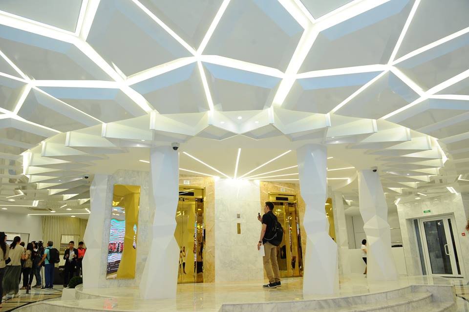 «بايتەرەككە» بارىڭىز, استانانى كورىڭىز