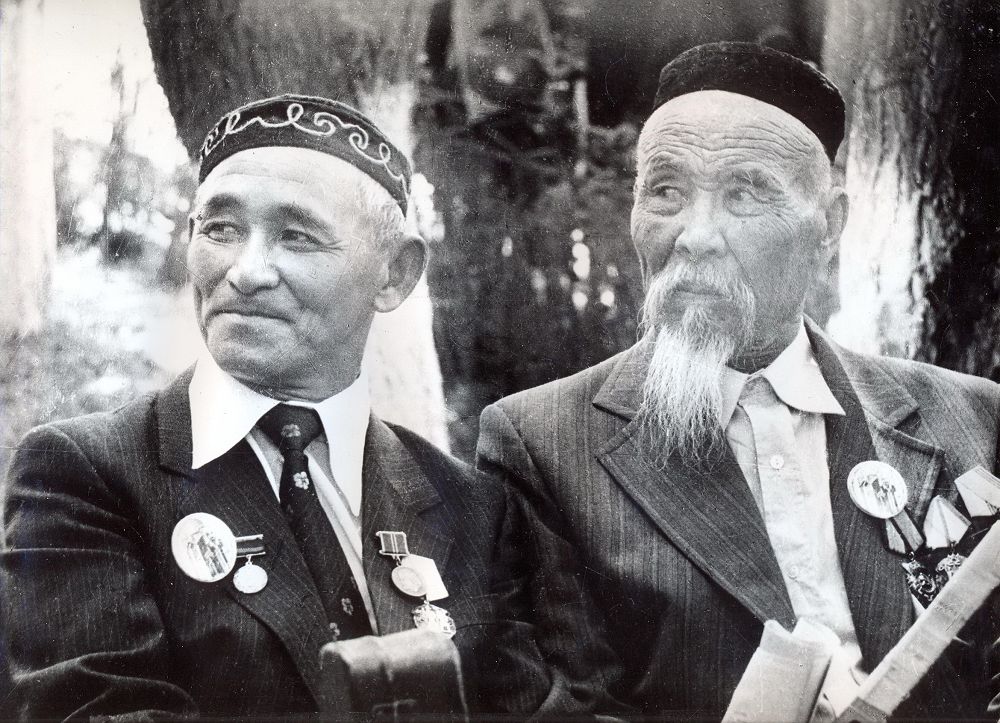 جامبىلدىڭ نەمەرەسى مەن شاكارىمنىڭ بالاسى