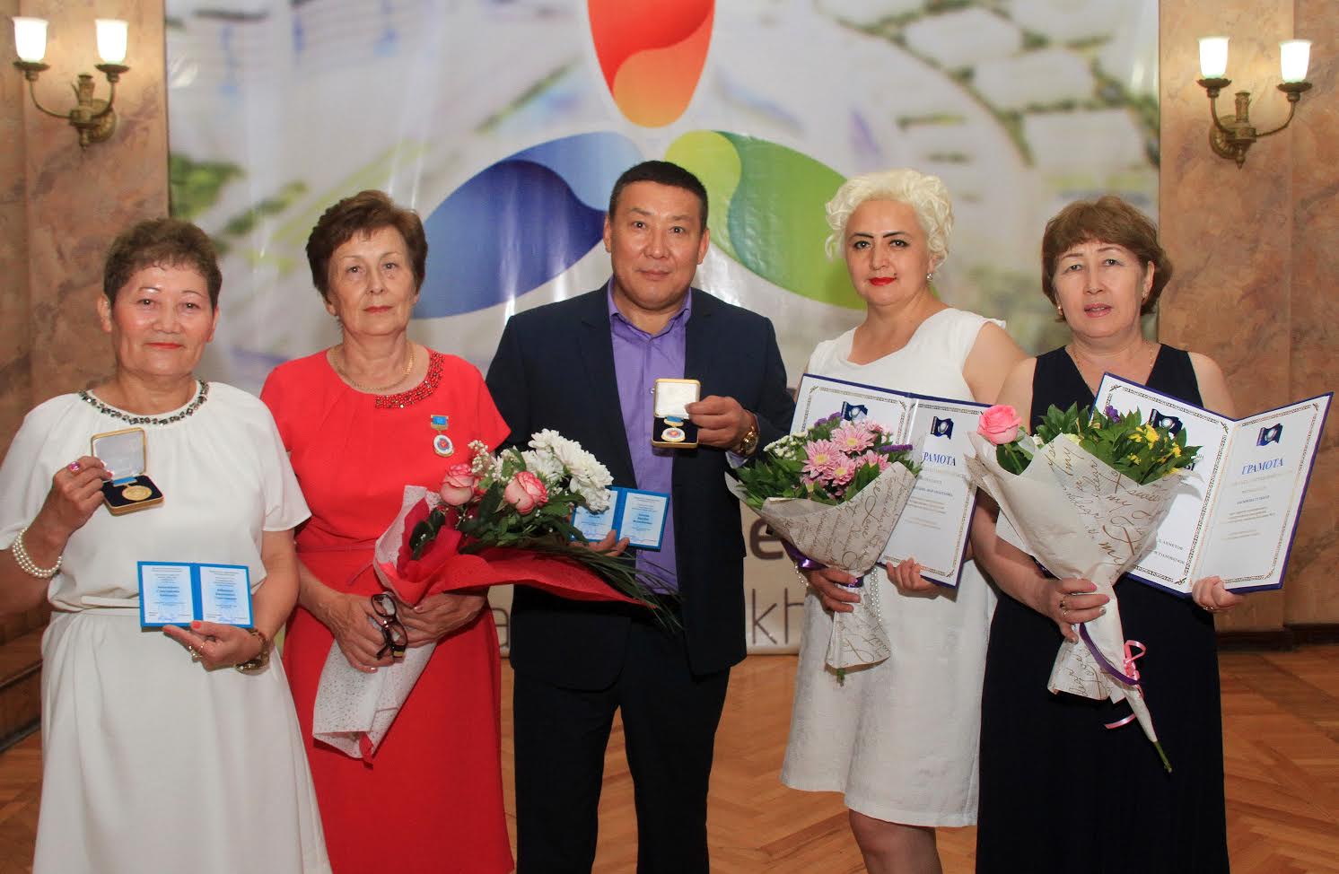 وسكەمەندە ءوڭىردىڭ ۇزدىك دارىگەرلەرى ماراپاتتالدى