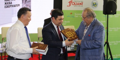 TWESCO ءامىر ءناجىپتىڭ بۇرىن-سوڭدى جاريالانباعان تۇركى تىلدەرىنىڭ سوزدىگىن باسىپ شىعاردى