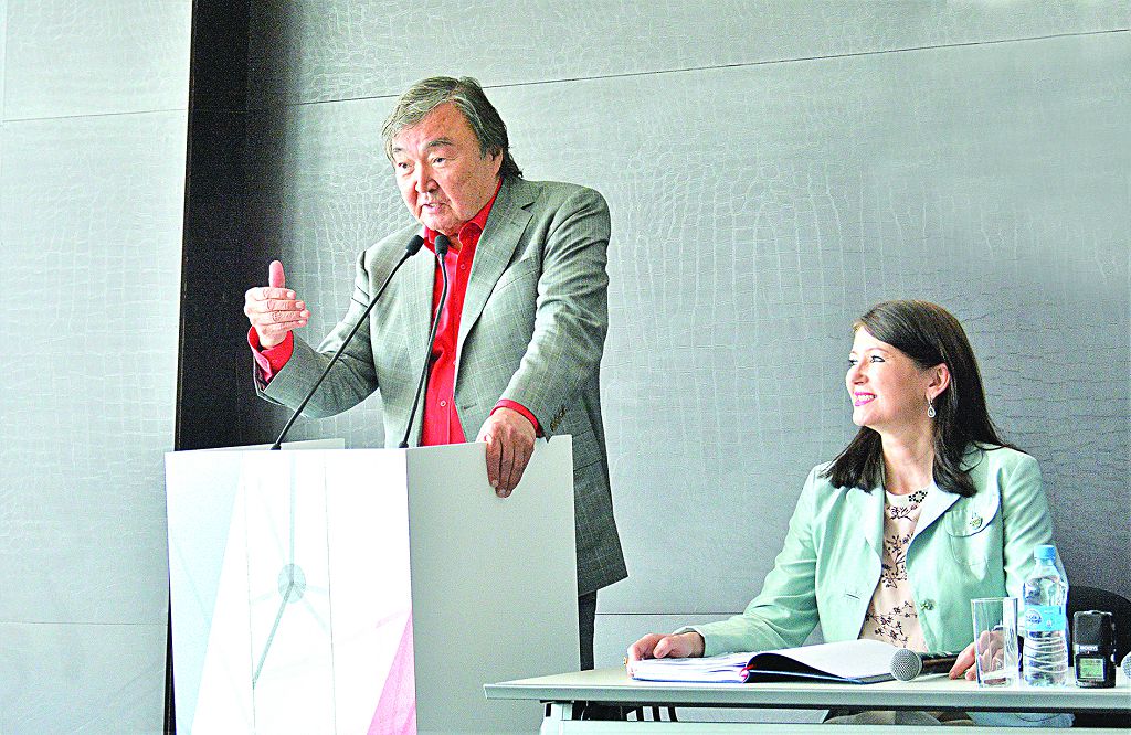 فرانتسيا پاۆيلونىنداعى اقىنمەن جۇزدەسۋ