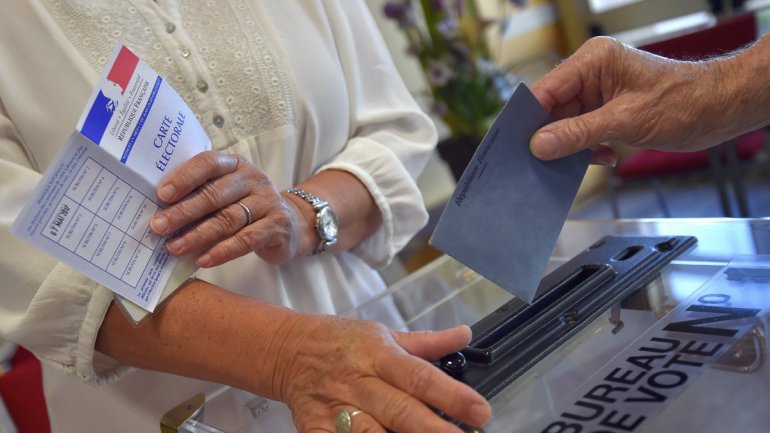 فرانتسيا پارلامەنتىندە جاڭا پارتيا باسىمدىققا يە بولدى