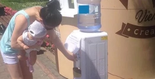 استانالىق ازامات كوشەگە تەگىن سۋ كۋلەرىن ورناتتى