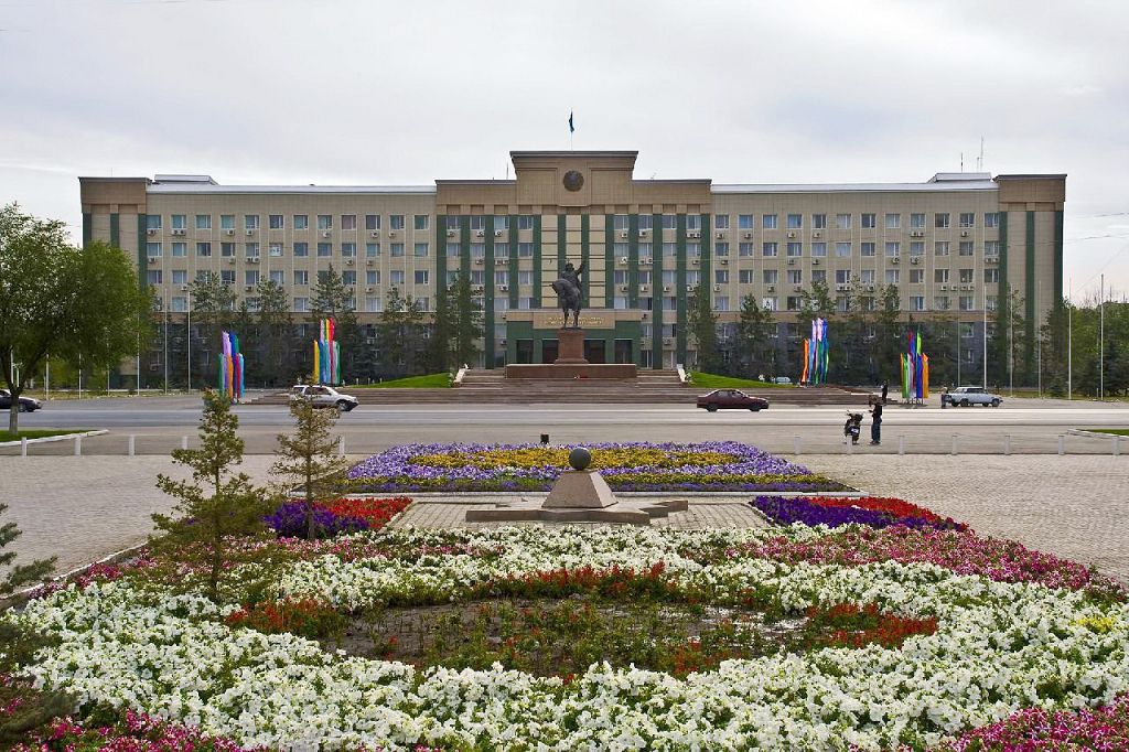 اقتوبە ادىمى: بەلەستى بەس باسىمدىق