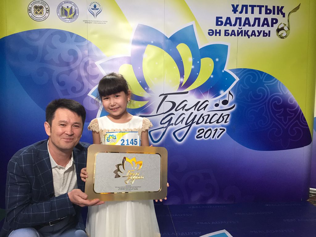 ونەر دارىندىلاردى ورگە سۇيرەيدى 