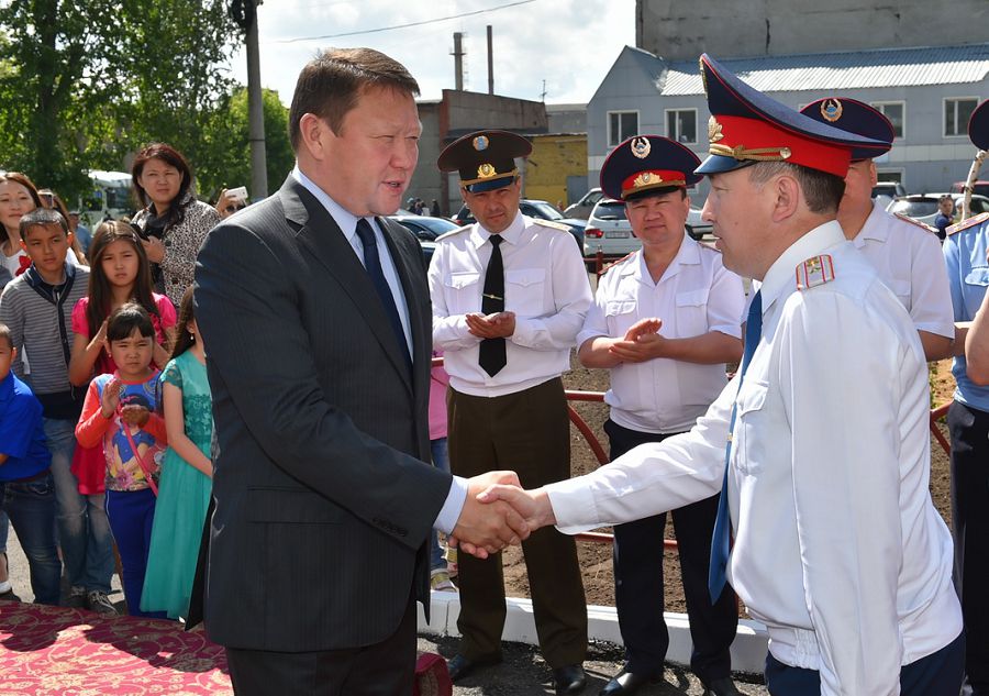 پوليتسيا قىزمەتكەرلەرىنە پاتەر مەن جەڭىل كولىكتىڭ كىلتتەرى تابىس ەتىلدى