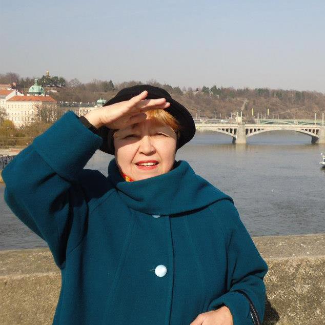 قازاق ەرتەگىلەرىن تəرجىمالاعان كارلا əجەي