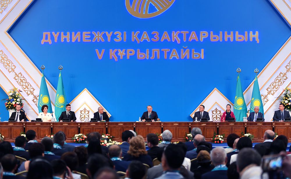 اتامەكەنىمىز جالعىز,  ول – قاسيەتتى قازاق ەلى