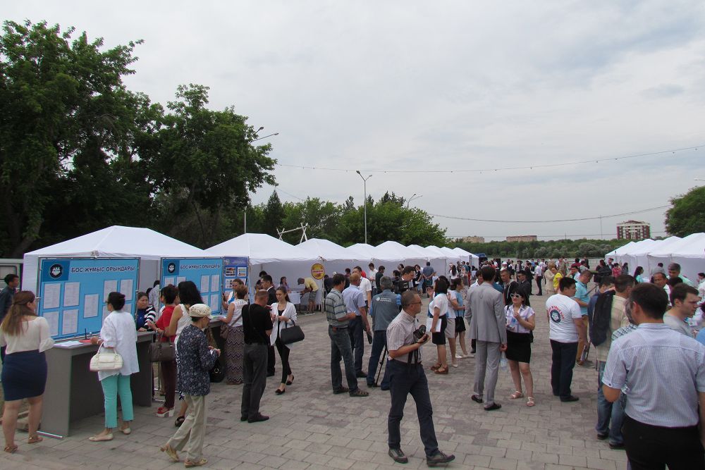 قاراعاندى كاسىپورىندارى 2278 بوس جۇمىس ورنىن ۇسىنىپ وتىر