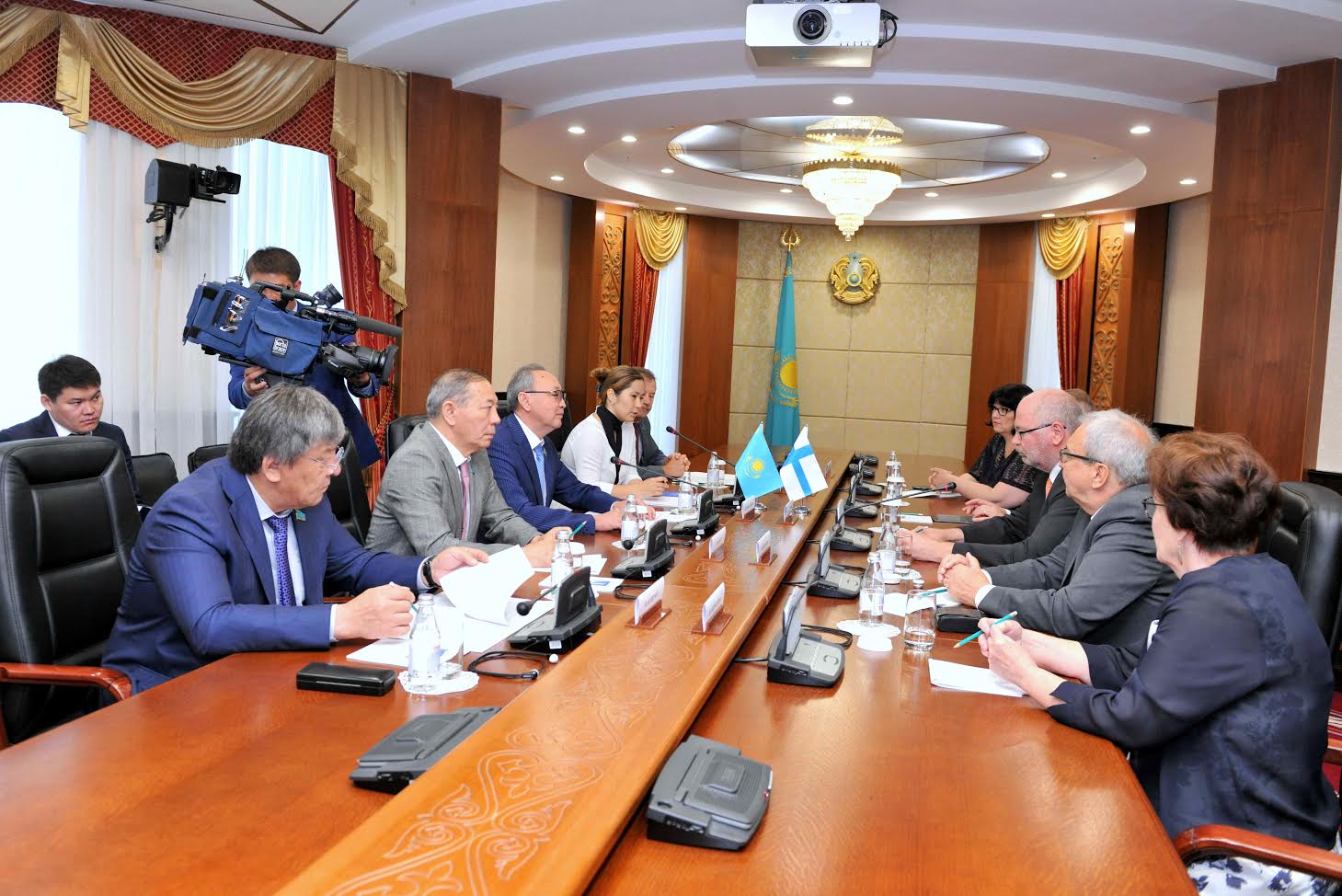 سەنات توراعاسىنىڭ ورىنباسارى فينليانديا رەسپۋبليكاسى پارلامەنتىنىڭ دەپۋتاتىمەن كەزدەستى