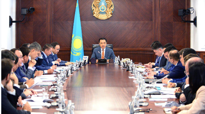 باقىتجان ساعىنتاەۆ «تسيفرلىق قازاقستان» باعدارلاماسىنىڭ جوباسى بويىنشا كەڭەس وتكىزدى