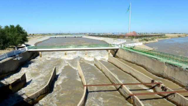 پرەمەر-مينيستر سىرداريا وزەنىندەگى گيدروتەحنيكالىق قۇرىلىسپەن تانىستى