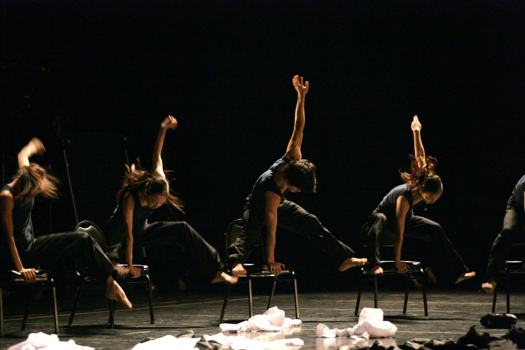 كورەي بالەتى بارشا جۇرتتى تاڭداندىردى