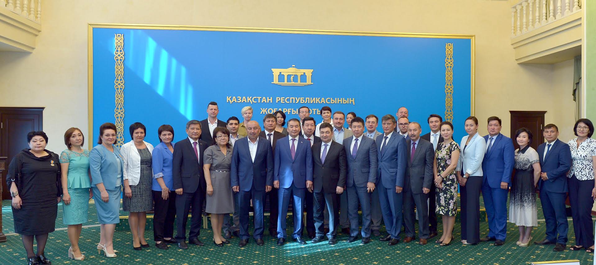 جوعارعى سوت توراعاسى باق وكىلدەرىن كاسىبي مەرەكەلەرىمەن قۇتتىقتادى