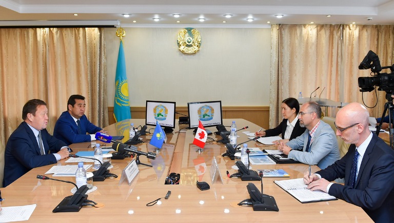 سولتۇستىك قازاقستان اكىمى كانادانىڭ ەلشىسىمەن كەزدەستى