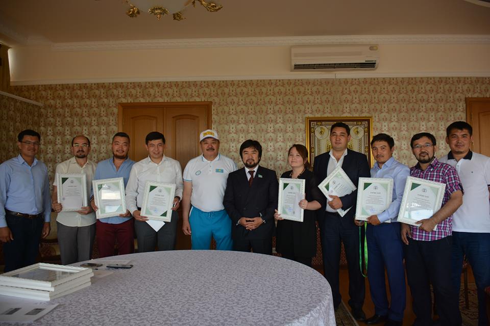 ۇلتتىق سپورت تۇرلەرى قاۋىمداستىعى جۋرناليستەردى ماراپاتتادى 