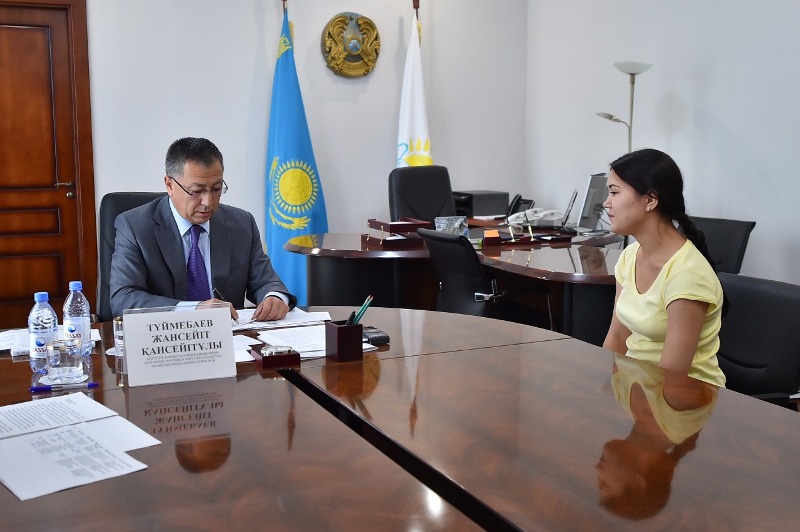 وقو اكىمى قوعامدىق قابىلداۋدا تۇرعىنداردىڭ ماسەلەسىن تىڭدادى