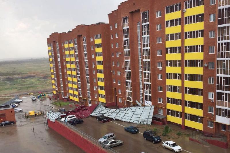 اقتوبەدە ستاديون تريبۋناسىنىڭ ءبىر جاق بولىگى قۇلادى