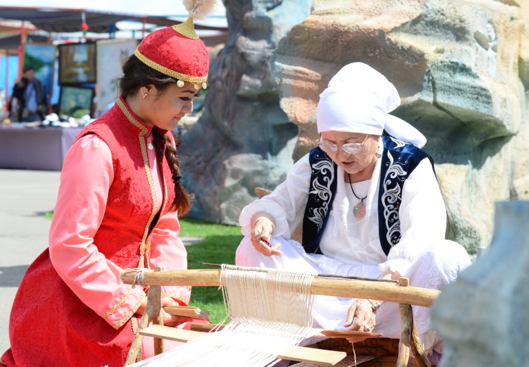 قاناعاتشىلدىق پەن قاراپايىمدىلىق