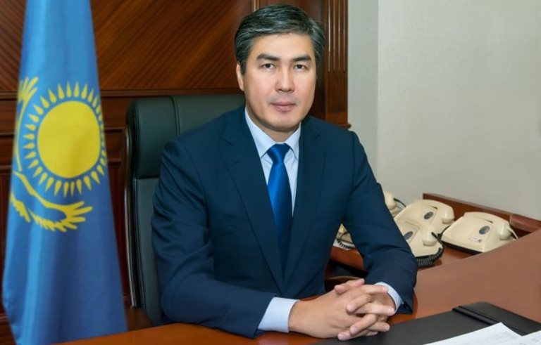 اسەت يسەكەشەۆ استانالىقتاردى قالا كۇنىمەن قۇتتىقتادى