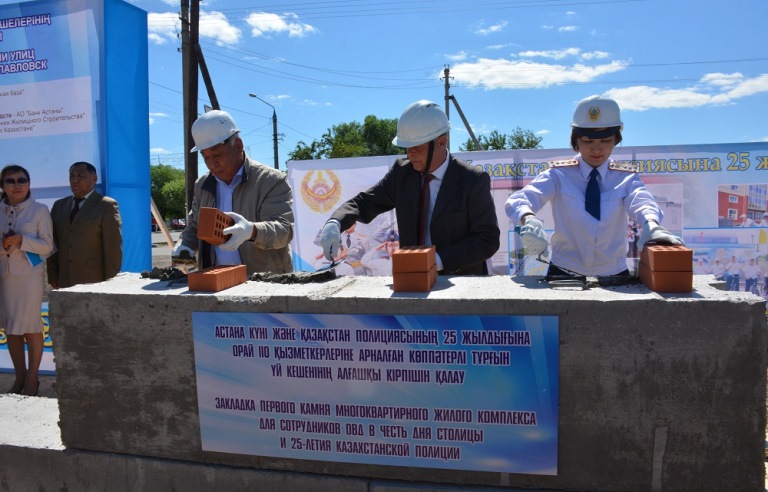 سولتۇستىك قازاقستاندا پوليتسەيلەرگە ارنالعان ءۇيدىڭ ىرگەتاسى قالاندى