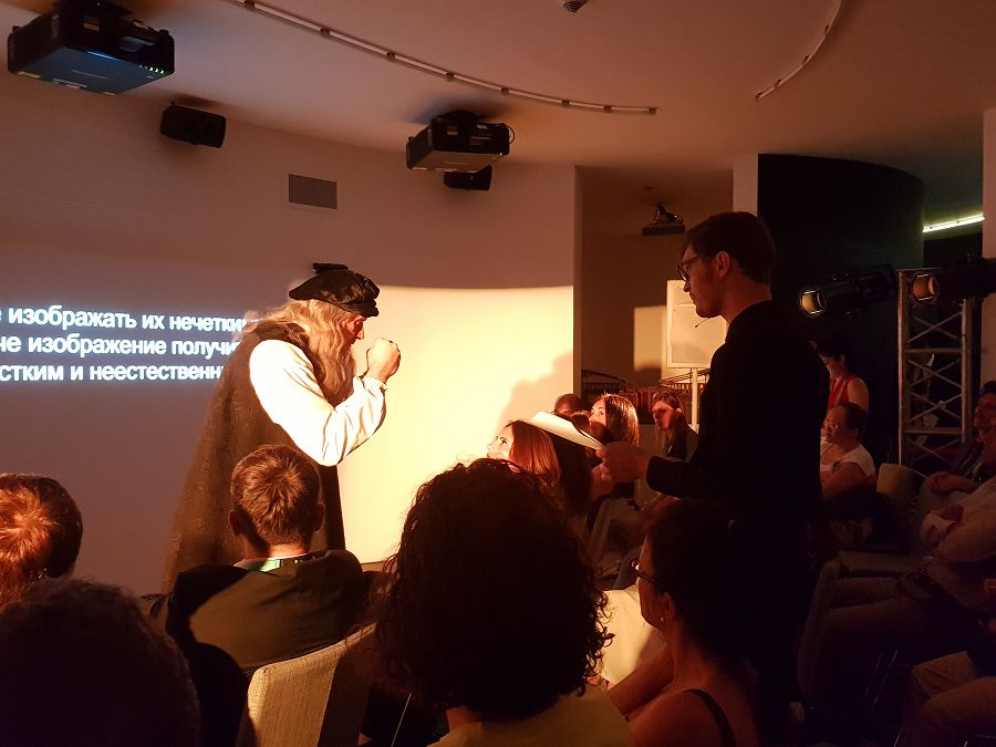  ۇلى سۋرەتشىمەن ۇعىسۋ 