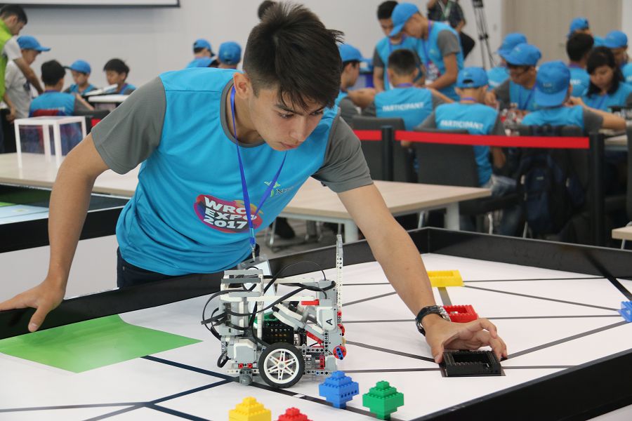 قازاق روبوتتارى كوستا-ريكاعا بارادى