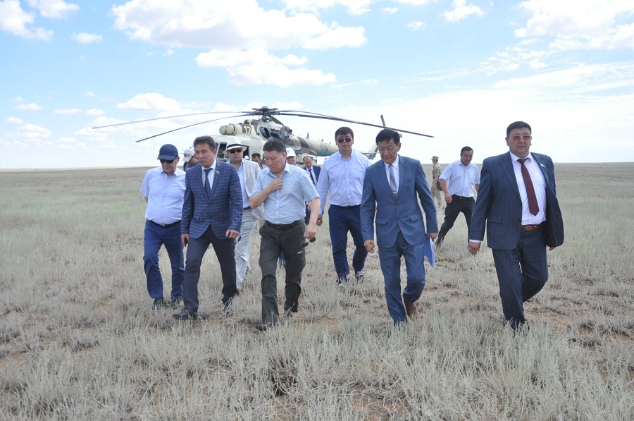 سەنات دەپۋتاتى سارسەنباي ەڭسەگەنوۆ «ازعىر» پوليگونىندا تۇرعىندارمەن كەزدەستى