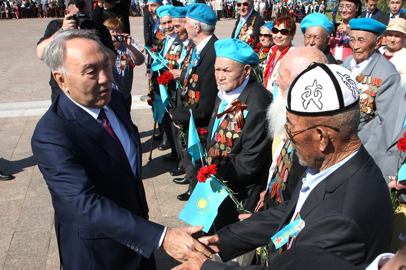 ارداگەرلەر استانا كۇنىمەن قۇتتىقتادى