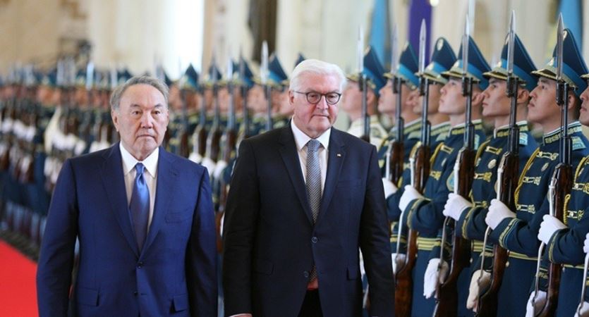 مەملەكەت باسشىسى گفر پرەزيدەنتىمەن بىرگە گەرمانيا پاۆيلونىنا باردى