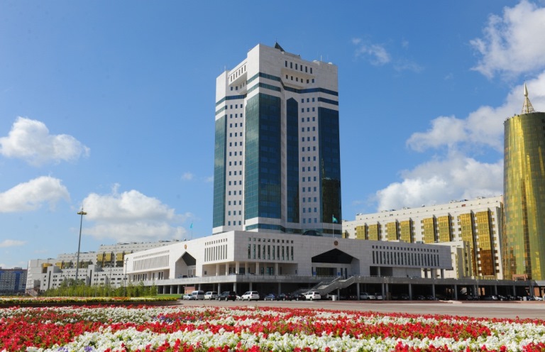 كەلەلى ماسەلەلەرگە ارنالعان كەڭەس