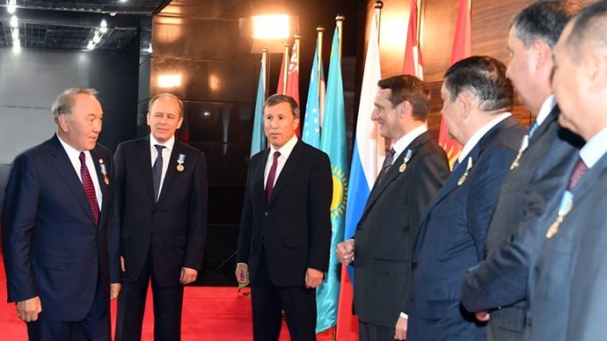 پرەزيدەنت تمد ەلدەرى قاۋىپسىزدىك ورگاندارىنىڭ جەتەكشىلەرىمەن كەزدەستى 