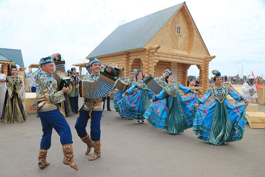 دوستىقتى دارىپتەگەن,  تۋىستى باۋىر ەتكەن سابانتوي