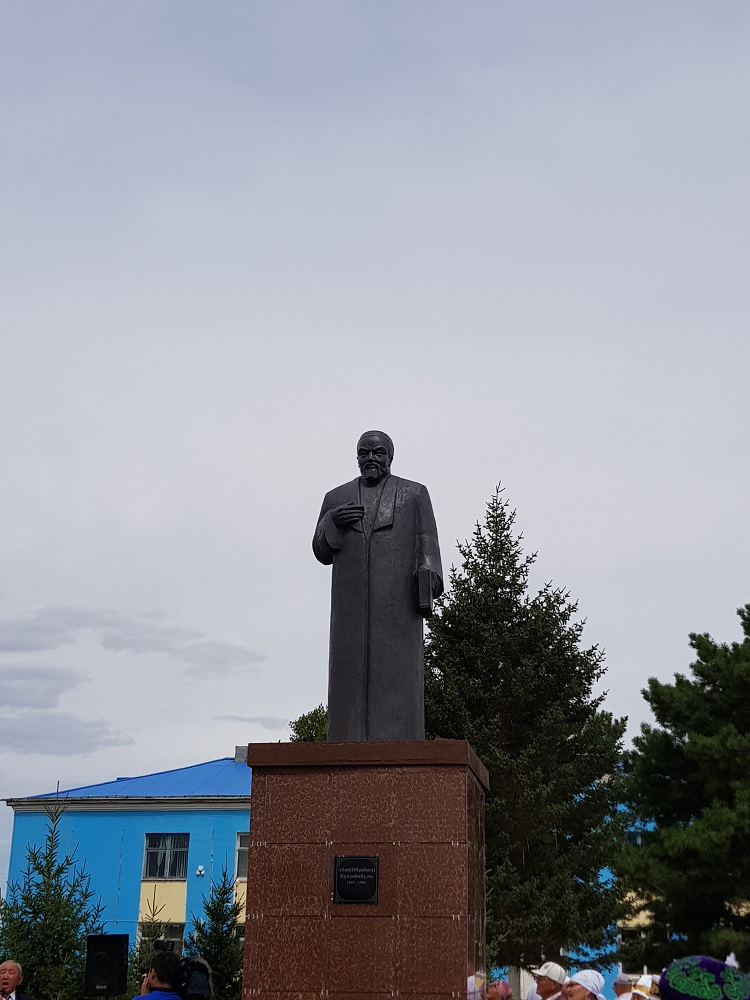 تارباعاتايدا  ۇلى اباي مەن داۋلەتباي باتىرعا ەڭسەلى ەسكەرتكىش قويىلدى