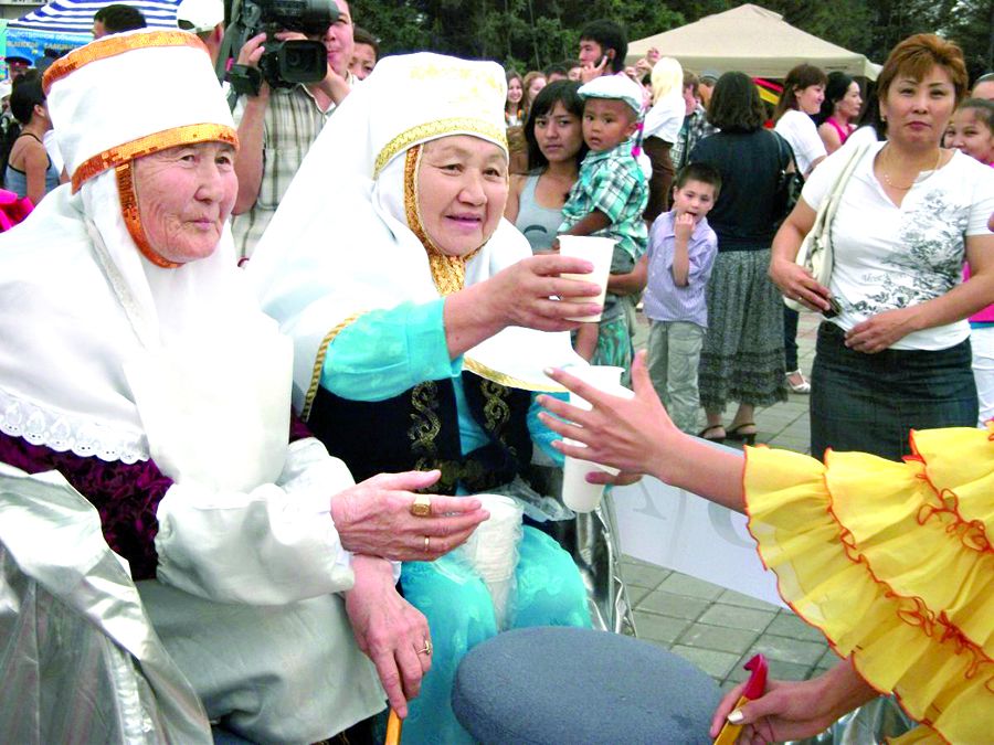 250 ليتر قىمىز تەگىن تاراتىلدى