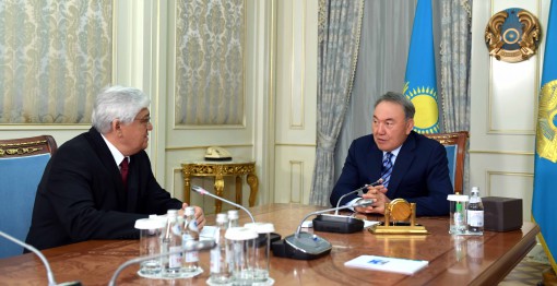 ەلباسى حالىق ءارتىسى الىبەك دىنىشەۆتى قابىلدادى