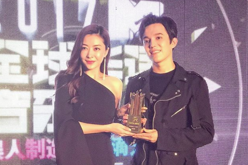 ديماش قۇدايبەرگەن MTV Music awards جۇلدەسىن الدى