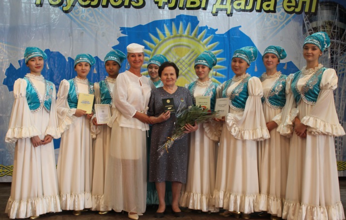 دوستىقتىڭ كىلتىنە اينالعان كىتاپتار