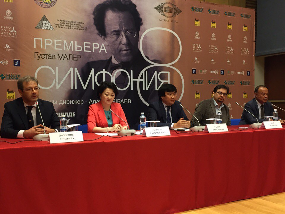 استانادا گۋستاۆ مالەردىڭ №8 سيمفونياسىن 1200 مۋزىكانت ورىندادى