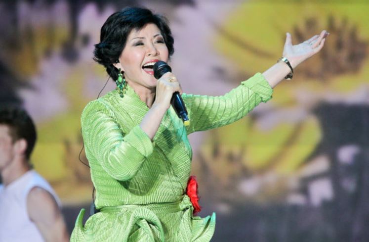 روزا رىمباەۆا استانادا ونەر كورسەتەدى