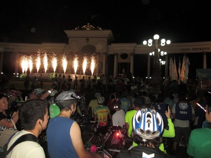 الماتى قالاسىندا كەزەكتى تۇنگى ۆەلوشەرۋ ءوتتى