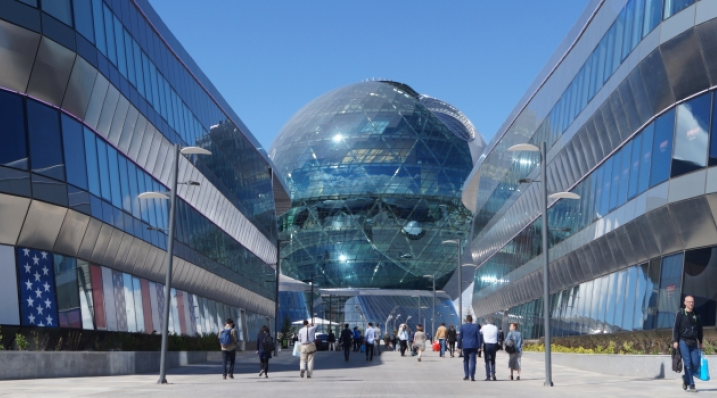 پاپۋالىقتار ەكزوتيكالىق ونەرىمەن ءتانتى ەتتى