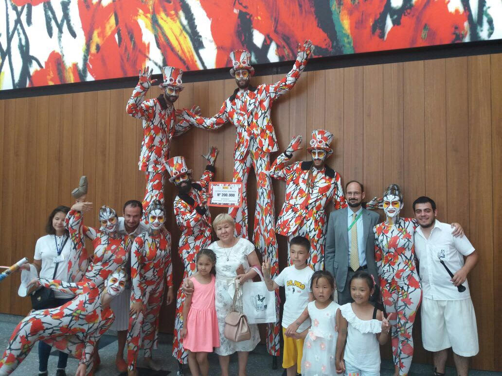 يسپانيا كورولدىگى پاۆيلونى 200 000 قوناعىن قارسى الدى