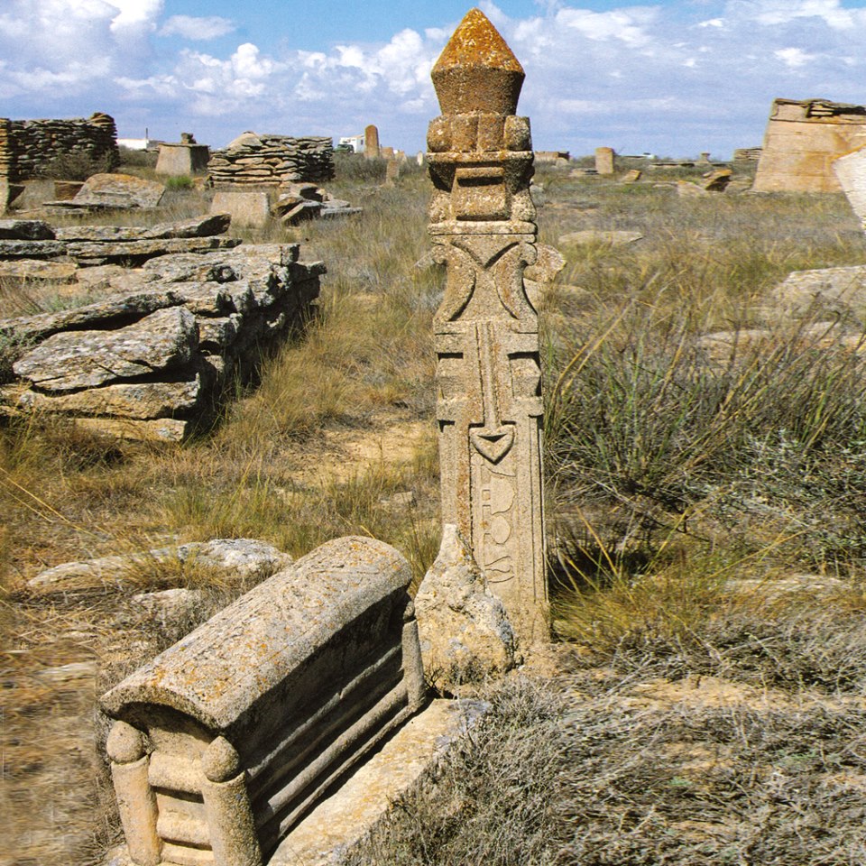 سام دالاسىنداعى ەسكەرتكىشتەر  ەلەۋسىز قالماسىن