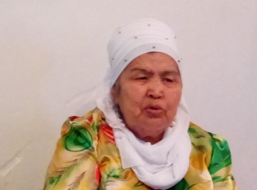 زەينەتكەر اشتىق قۇرباندارىنا بەلگى ورناتتى