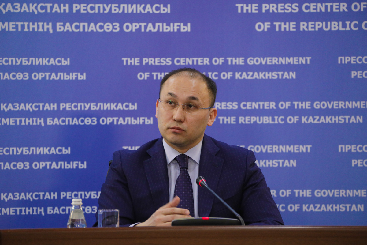 نيكولاس كەيدجدەن كەيىن ءاربىر قوناعىمىزعا تەك شاپان عانا جابامىن - مينيستر اباەۆ