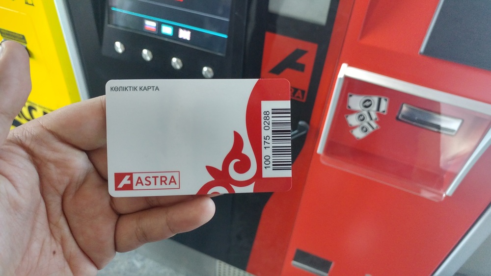 استانا ماڭىنداعى تۇرعىندار Astra كولىكتىك كارتاسىن قولدانا الادى