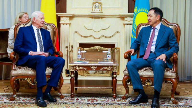 رۋمىنيا سىرتقى ىستەر مينيسترىمەن كەزدەستى